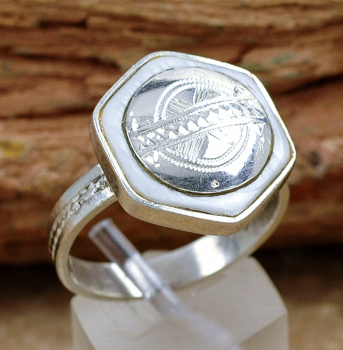 Ausgefallener Tuareg Ring - Silber + Perlmutt Muschel